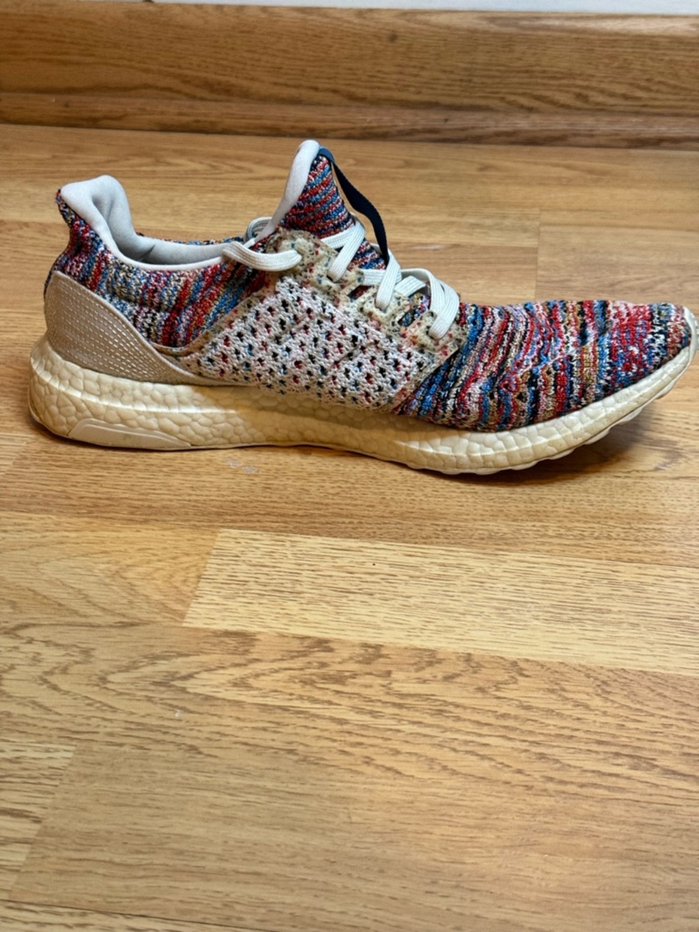 Missoni White and Light Gray Interior Label Detail